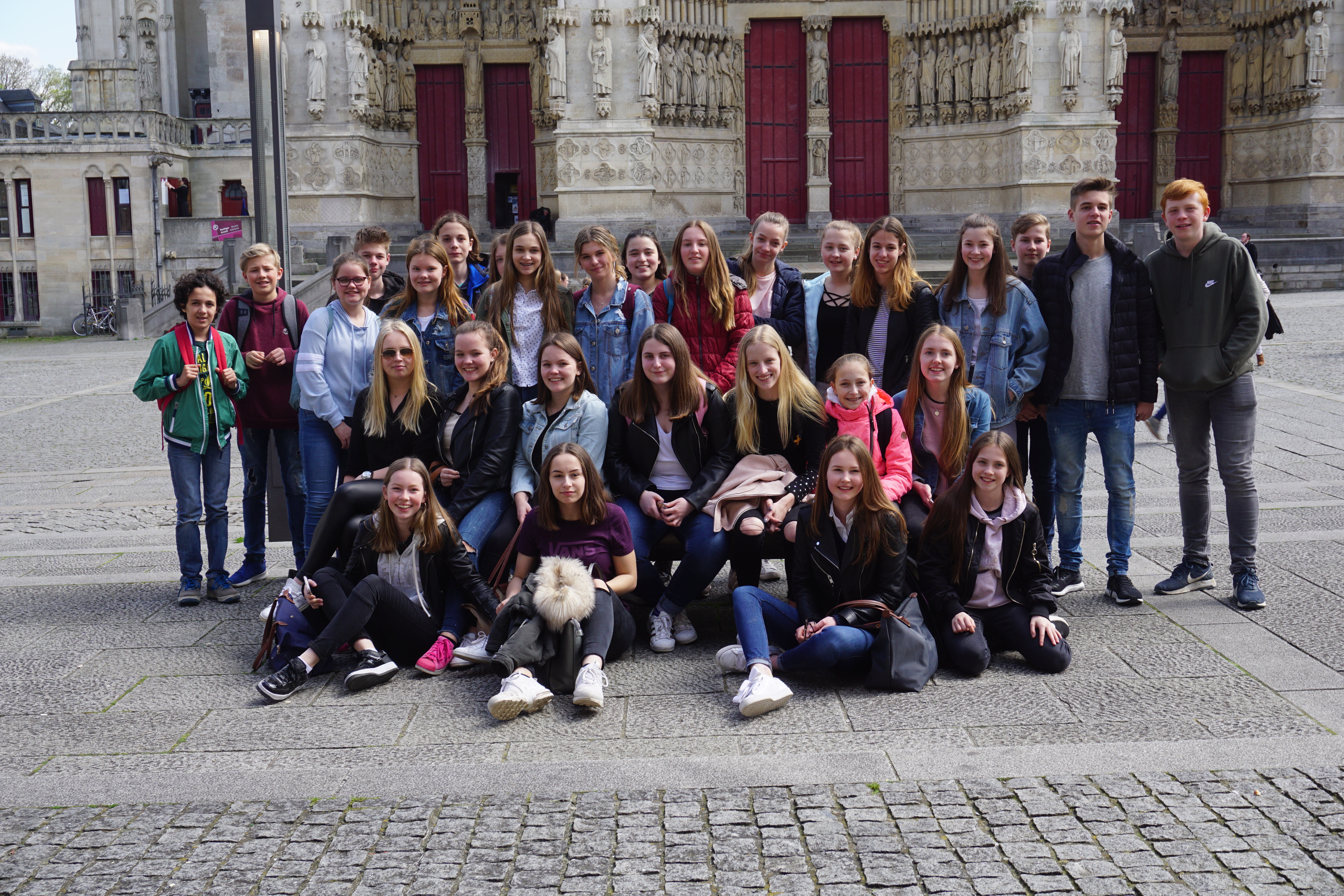 Vor der Kathedrale iin Amiens